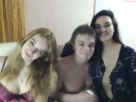 Русские ребята устроили ЖМЖ в привате секс чата