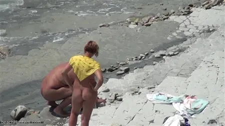 Скрытая камера сняла жирных мужика и бабу на пляже