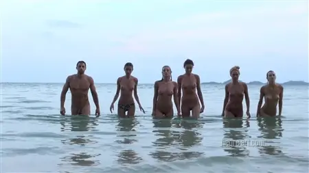 Толпа русских голых девушек в эротической фотосессии